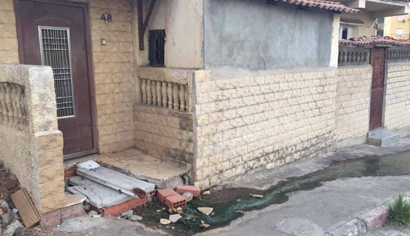 بالصور.. المياه القذرة تغمر بيت المرحوم “امحمد طالبي”