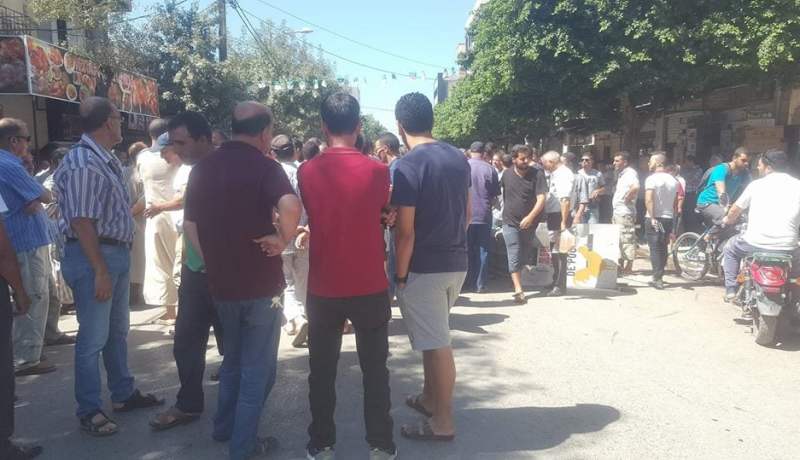 بالصور – سائقو السيارات يحتجّون في برج منايل