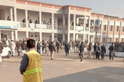 استئناف الدراسة في جامعة باكستانية بعد أيام من الإعتداء عليها