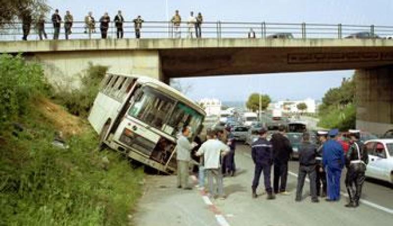 قتيلان و13 جريح في حادث مرور خطير بين ولايتي سطيف وباتنة