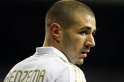 كريم بنزيمة يمدد عقده مع ريال مدريد حتى 2019