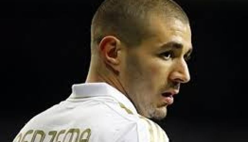 كريم بنزيمة يمدد عقده مع ريال مدريد حتى 2019
