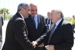 الفاف تؤكد أن بلاتر كان في طريقه إلى الكاميرون وتوقف في الجزائر لأسباب تقنية