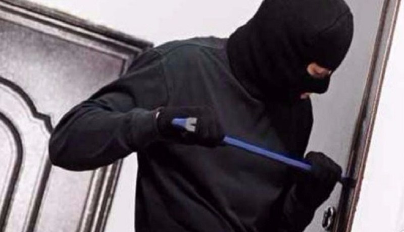 مجهولون يسطون على لوحة فنية نادرة ويعوضونها بأخرى مقلدة في متحف بالعاصمة
