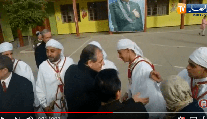 وزير الشباب والرياضة يحتفل بيناير مع تلاميذ مدرسة عظيم فتيحة بسيدي بلعباس