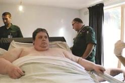 أسمن رجل في العالم بريطاني يزن أكثر من 368 كيلوغراماً