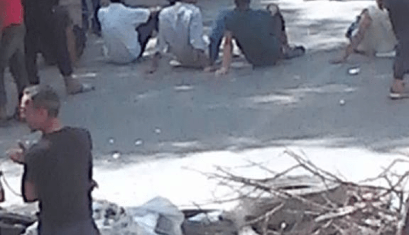 بالصور.. مقصيون من السكن الإجتماعي يغلقون الطريق بعين الدفلى