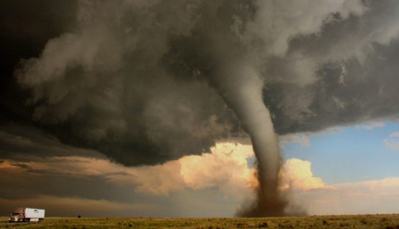 اليابان تدعو أكثر من 3 ملايين شخص لمغادرة منازلهم بسبب الإعصار