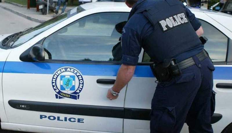 صدرت في حقه مذكرة توقيف أوروبية.. اعتقال جزائري باليونان لتهريب البشر