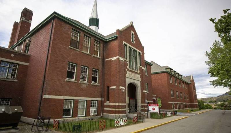 كندا: اكتشاف رفات 215 طفلا في موقع مدرسة