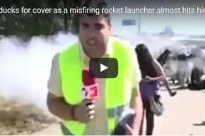 بالفيديو.. مراسل يلفزيوني ينجو من صاروخ كاد يودي بحياته