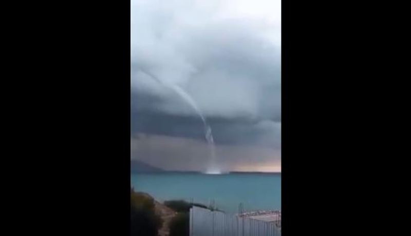 بالفيديو.. إعصار مائي في تنس بالشلف