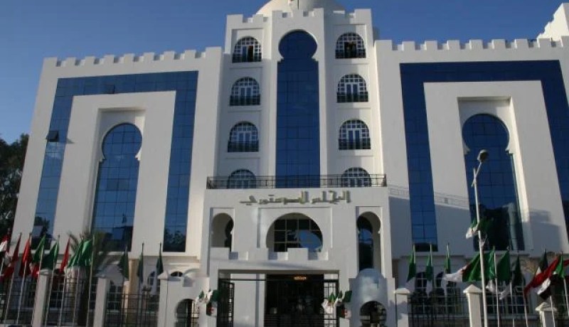 المجلس الدستوري يحيل وثيقة الدستور لرئيس الجمهورية