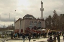 سويديات يرتدين الحجاب دعما لمسلمة