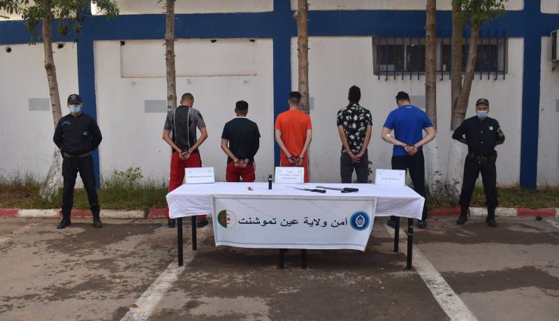 عين تموشنت.. توقيف 5 أشخاص وحجز أسلحة بيضاء