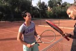 بالفيديو.. قديورة يلعب التنس مع البطلة الإفريقية ايناس ايبو