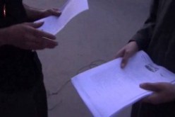 مجهولـــون يوزّعـــون منشـــورات بمساجـــد الـــوادي تحـــرّم إخـــراج الزكـــاة نقــــدا