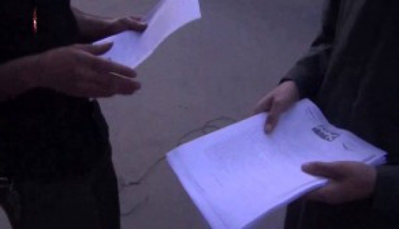 مجهولـــون يوزّعـــون منشـــورات بمساجـــد الـــوادي تحـــرّم إخـــراج الزكـــاة نقــــدا