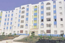 المستفيدون من 277 مسكن اجتماعي ببوقطب يحتجون على الغش في الإنجاز بالبيض
