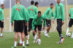 استدعاء عبد المالك زياية وغياب الحارس شاوشي