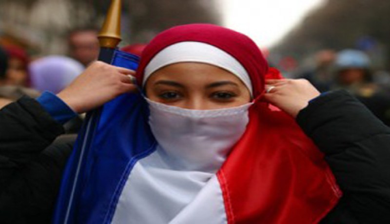 4000 ‬جزائري‮ ‬طلبوا الجنسية الفرنسية في‮ 2011