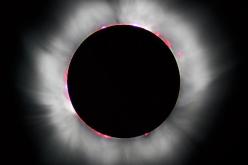 بالفيديو كسوف الشمس من العاصمة وتحذير من صور سيلفي