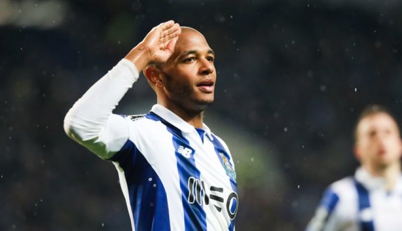 “براهيمي” يتَفوق على نُجوم البَارصا والرِيال في “التشامبيونز ليغ” !!