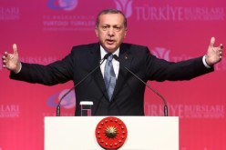 دهم مقر مجلة سخرت من اردوغان واعتقال مدير التحرير
