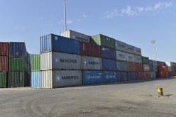 الحكومة ترخّص للبنوك بتحرير كافة السلع المستوردة المحجوزة