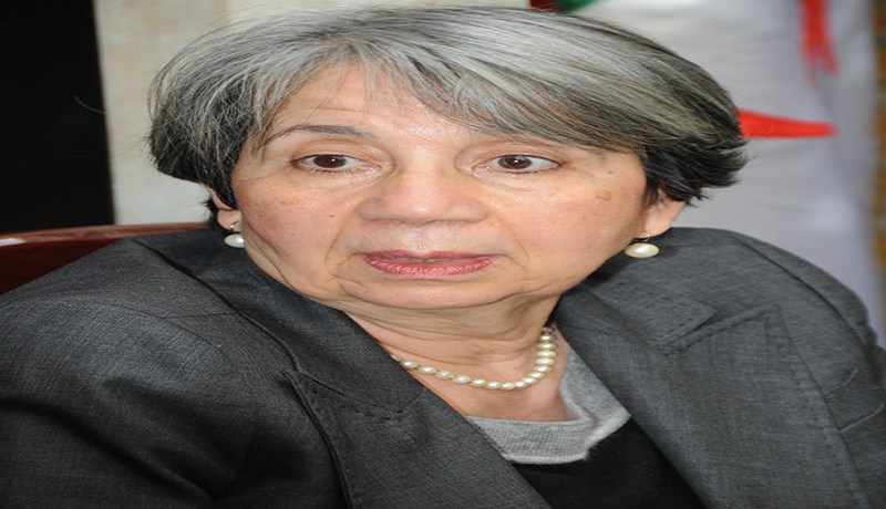 ابنة العائلة المناضلة لا تخطئ في الثورة