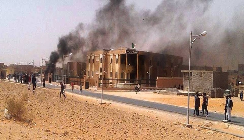 ناقلو الرمال والحصى يحتجّون أمام مقر الولاية المنتدبة ببني عباس في بشار