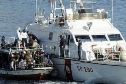 خفر السواحل الإيطالي ينتشل 5 جثث لمهاجرين وينقذ المئات
