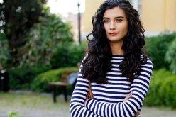 بالصور لميس تكشف سبب قصة شعرها الغريبة