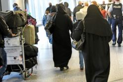 بالفيديو.. وصول أول دفعة لاجئين سوريين إلى ألمانيا