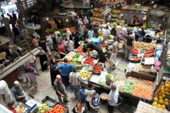 “عاشور مصطفى”: الحرائق والحرّ رفعا أسعار الخضر والفواكه