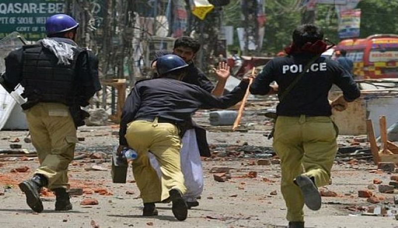 مقتل 6 أشخاص في تفجير انتحاري بباكستان