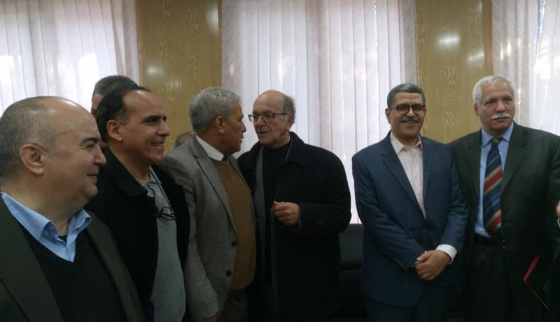الوزير الأول يزور كلية العلوم السياسية في العاصمة