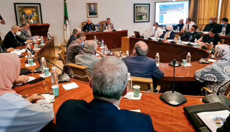 وزير الصناعة يترأس لقاء حول جهاز سلاسل ومعدات الإنتاج المجددة