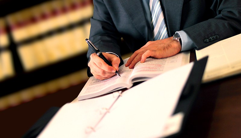 أصغر محام لأكبر قضية