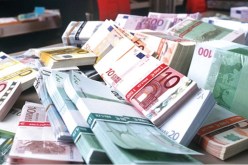 تراجع الأسهم اليونانية  يؤثر على قيمة اليورو