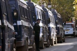 إصابة 7 أعوان شرطة بعد مواجهات مع محتجين في “قصر الشلالة” بتيارت