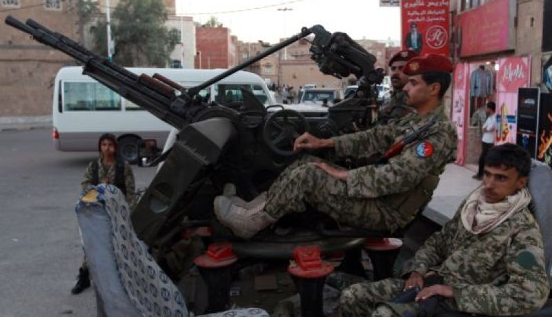 انفجار قنبلة بدائية الصنع أمام القصر الرئاسي في اليمن