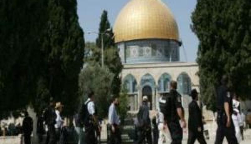 عشرات المستوطنين يقتحمون المسجد الأقصى