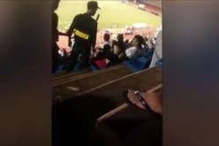 بالفيديو  إمراة تتلقى صفعتين من طرف شرطي في ملعب