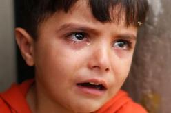 بالفيديو شاب يصفع طفل صغير بكل وحشية