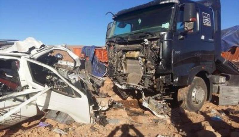 قتيل وجريحان في اصطدام سيارة بشاحنة في إيليزي