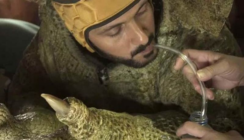 ما حقيقة المشروب الذي يتناوله رامز جلال في برنامجه