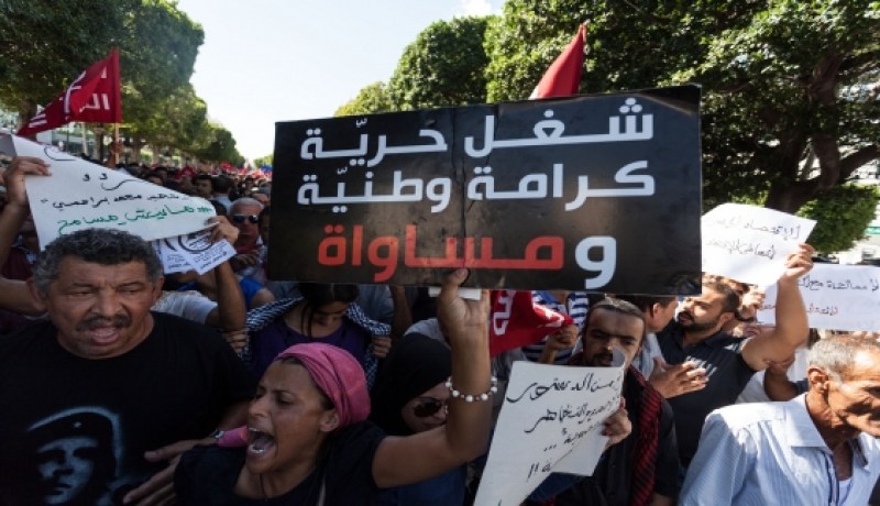 بطالون تونسيون يحاولون اقتحام مجلس النواب
