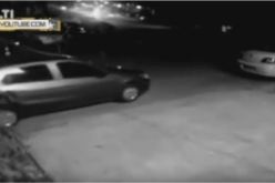 بالفيديو لص فاشل يتعرض للنهب مرتين في ليلة واحدة