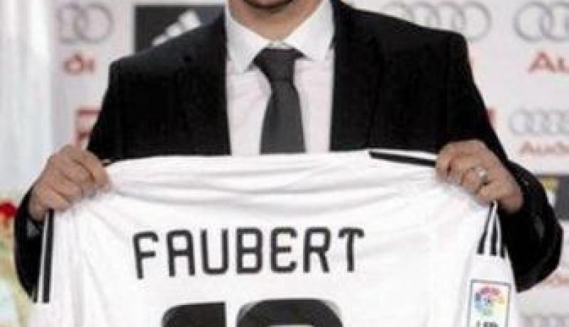 الفرنسي جوليان فوبار يبدي رغبته في تقمص ألوان الخضر وترك الديكة